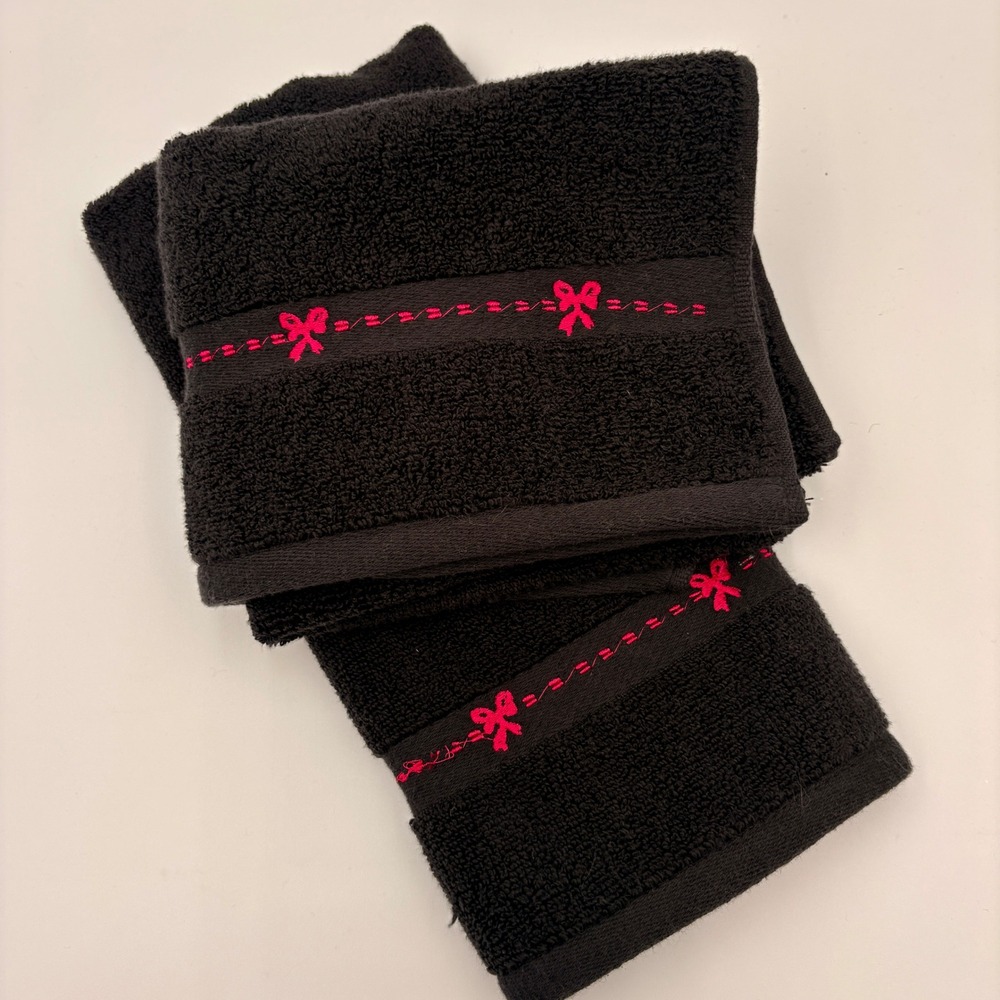 Betsey Johnson Rows of Bows Black Hand Towel Set 2 Piece Pink Embroidered Cotton